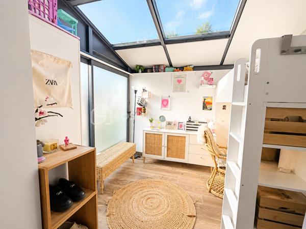Magnifique maison moderne à Rambouillet. Construite en 2017, donc toujours sous garantie dommage et ouvrage, cette maison sur 2 niveaux offre une surface habitable d'environ 129 m², idéalement agencée pour offrir confort et espace à ses habitants. Au rez-de-chaussée, vous entrerez par une petite loggia d'entrée pratique et trouverez un lumineux espace de vie traversant, une cuisine séparée entièrement équipée et aménagée avec son cellier, une salle d'eau avec un WC près d'une chambre avec son dressing. Le salon / salle à manger s'ouvre sur une belle grande terrasse devant la maison, idéale pour profiter des beaux jours ! Par la cuisine accès à une deuxième chambre et par le salon à la troisième chambre (extension ajoutée). A l'étage, vous découvrirez 3 belles chambres, dont une avec son dressing, et une grande salle de bains avec double vasque, douche, WC et buanderie. Le jardin, sur une parcelle de 320 m², est un véritable havre de paix, parfait pour se détendre en famille ou entre amis avec un terrain de pétanque et un abri jardin. La pompe à chaleur, le poêle à bois et les panneaux solaires apportent un confort optimal pour minimiser les dépenses et un vide sanitaire renforce l'isolation parfaite de l'ensemble (combles très bien isolés). Portail électrique avec interphone. Située au Patis, un des plus vieux quartiers de Rambouillet (bus, école, collège et centre Leclerc a proximité), cette maison moderne offre un cadre de vie paisible tout en étant proche des commodités et des axes de communication. Un véritable cocon familial où il fait bon vivre ! Ne manquez pas l'opportunité de visiter ce bien d'exception à Rambouillet, un véritable coup de cœur à découvrir sans tarder !