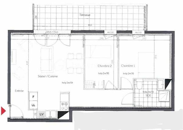 Appartement 3P au RDC de la tour Emblematik avec 15m² de terrasse privative. 
Il se compose d'un beau double séjour avec cuisine ouverte équipée de 28m² avec accès direct à la grande terrasse, et d'un espace nuit desservi par un couloir comprenant 2 chambres de 10 et 13m² ainsi qu'une salle d'eau avec WC de 5m². 

Accès à 3 terrasses réservées aux résidents avec vue panoramique sur Paris dont une au 15è étage.

Locataires très sérieux en place. 
Très bon état général. Belle hauteur sous plafond de 2m70. Chauffage et eau chaude collectifs au gaz.
Vidéophone. Adoucisseur d'eau. Sol en PVC imitation parquet (carrelage dans la salle d'eau).

Au pied du métro Front Populaire, cet appartement est proche de toutes les commodités ainsi que d'un accès rapide au périphérique et à l'A86. Un local à vélos est mis à disposition au sein de l'immeuble. 

Situé dans la copropriété Emblématik, inaugurée en 2019, fruit de l'association entre l'atelier Castro Denissof et Nexity. Elle fut Lauréat de la Consultation Internationale sur le Grand Paris, et bénéficie de prestations haut de gamme.