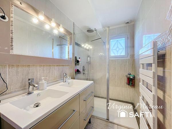 Maison familiale avec beaux volumes – 7 p – 151 m² – Lisses