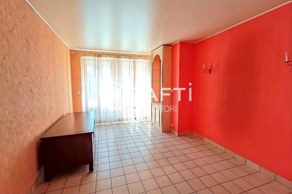 Maison de ville, 4 chambres, bureau, garage, courette