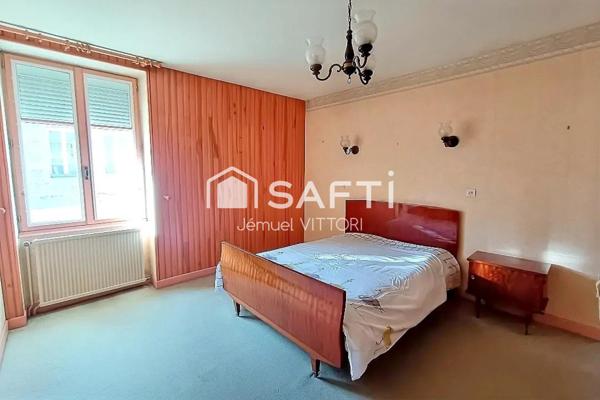 Maison de ville, 4 chambres, bureau, garage, courette