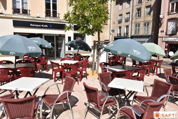 A NE PAS LAISSER PASSER : reprise d'un café, bar, brasserie, crêperie de renom avec sa belle terrasse ensoleillée