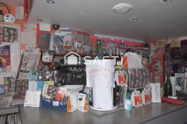 A NE PAS LAISSER PASSER : reprise d'un café, bar, brasserie, crêperie de renom avec sa belle terrasse ensoleillée