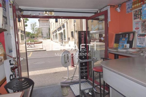 A NE PAS LAISSER PASSER : reprise d'un café, bar, brasserie, crêperie de renom avec sa belle terrasse ensoleillée