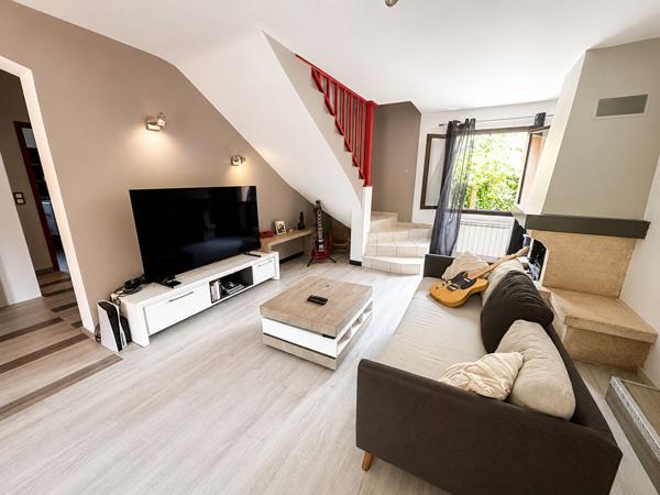 Charmante maison 4 pièces avec vue mer à Borgo - À vendre 409 000 €