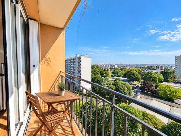 Appartement 3 pièces traversant avec balcon