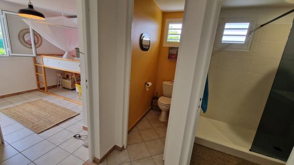 Charmante maison F4 avec piscine sur 610 m² proche plages