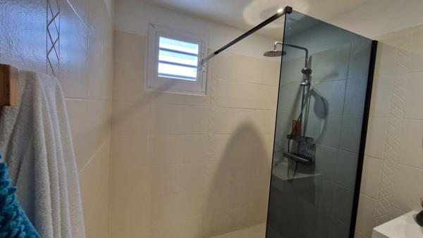 Charmante maison F4 avec piscine sur 610 m² proche plages