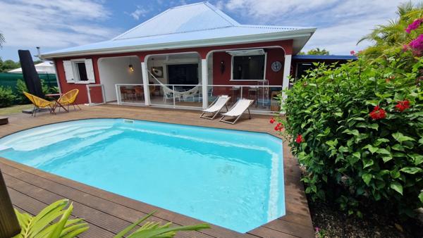Charmante maison F4 avec piscine sur 610 m² proche plages