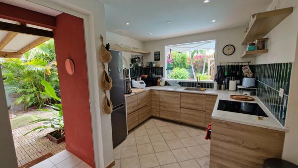 Charmante maison F4 avec piscine sur 610 m² proche plages