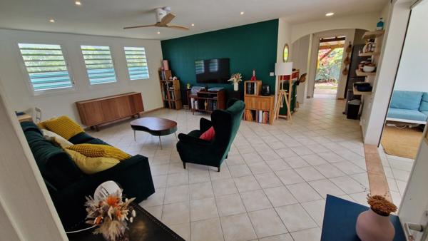 Charmante maison F4 avec piscine sur 610 m² proche plages