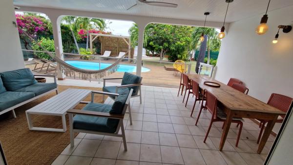 Charmante maison F4 avec piscine sur 610 m² proche plages