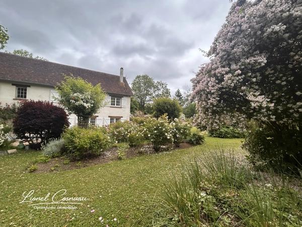 Maison de caractère rénovée 272 m² – 1h de Paris – Proche Dreux – Suite parentale d’exception – Terrain 2100 m² – Accès rapide N12