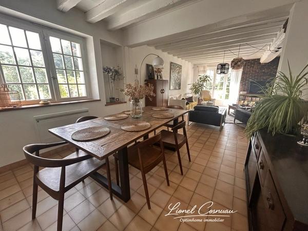 Maison de caractère rénovée 272 m² – 1h de Paris – Proche Dreux – Suite parentale d’exception – Terrain 2100 m² – Accès rapide N12