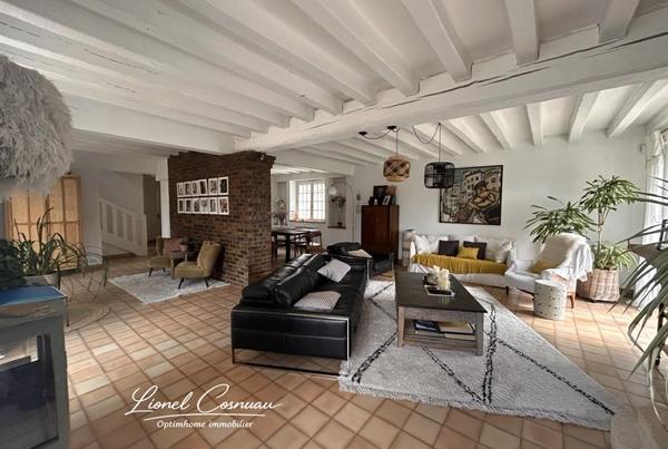 Maison de caractère rénovée 272 m² – 1h de Paris – Proche Dreux – Suite parentale d’exception – Terrain 2100 m² – Accès rapide N12