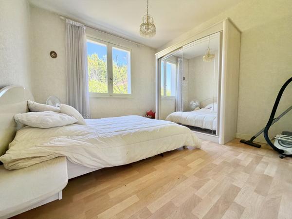Villa avec grand garage et jardin. Penne-d'Agenais (47140)