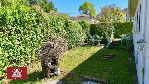 Villa avec grand garage et jardin. Penne-d'Agenais (47140)