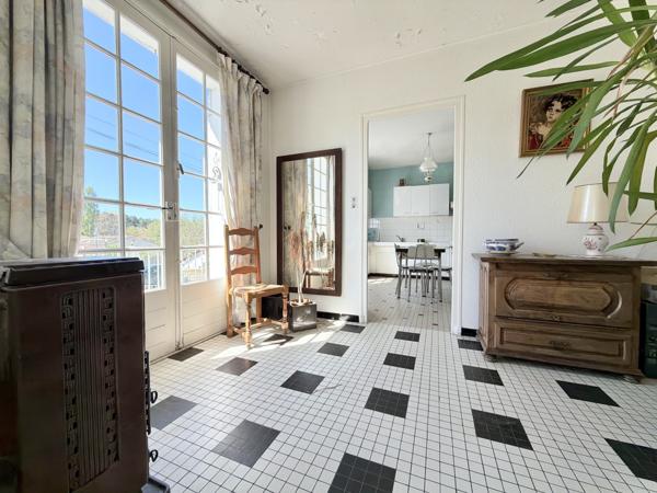 Villa avec grand garage et jardin. Penne-d'Agenais (47140)
