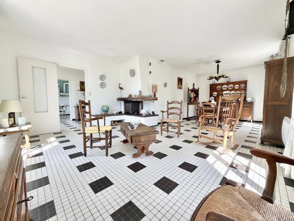 Villa avec grand garage et jardin. Penne-d'Agenais (47140)