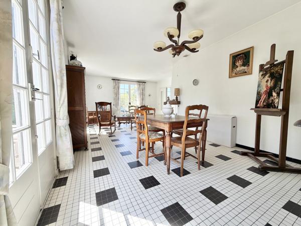 Villa avec grand garage et jardin. Penne-d'Agenais (47140)