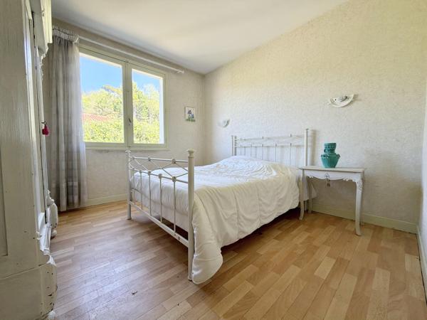 Villa avec grand garage et jardin. Penne-d'Agenais (47140)