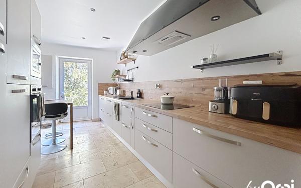 Maison à vendre    6 pièces • 210,26 m2 Vendat