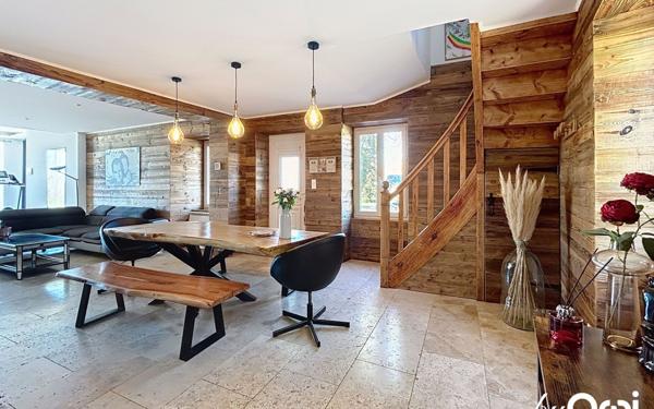 Maison à vendre    6 pièces • 210,26 m2 Vendat