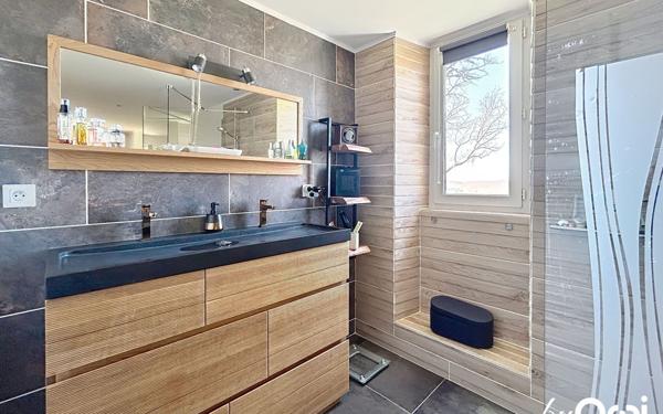 Maison à vendre    6 pièces • 210,26 m2 Vendat