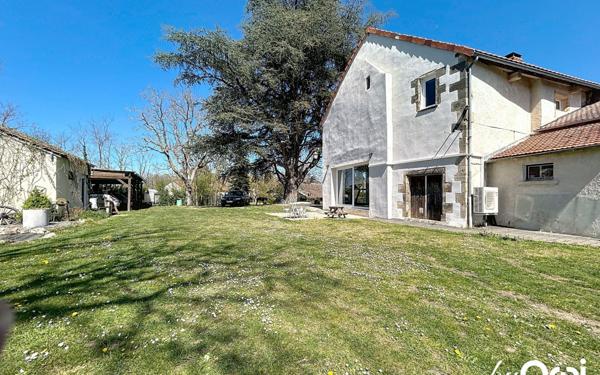 Maison à vendre    6 pièces • 210,26 m2 Vendat
