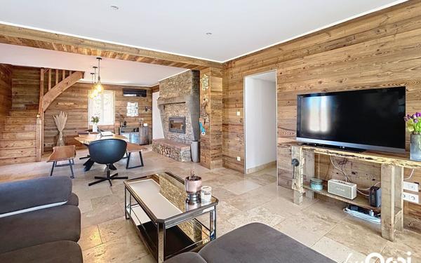 Maison à vendre    6 pièces • 210,26 m2 Vendat