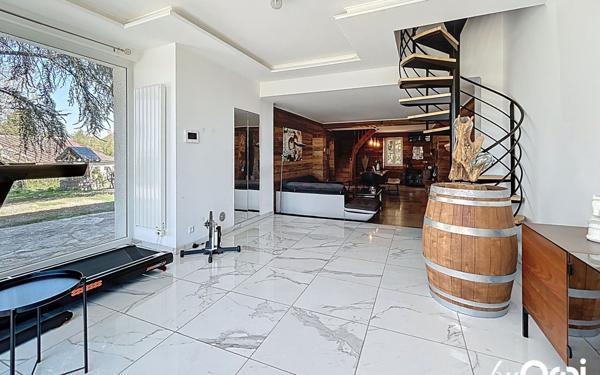 Maison à vendre    6 pièces • 210,26 m2 Vendat