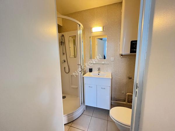 PUTEAUX-DEFENSE: Studio meublé de 22,54m²