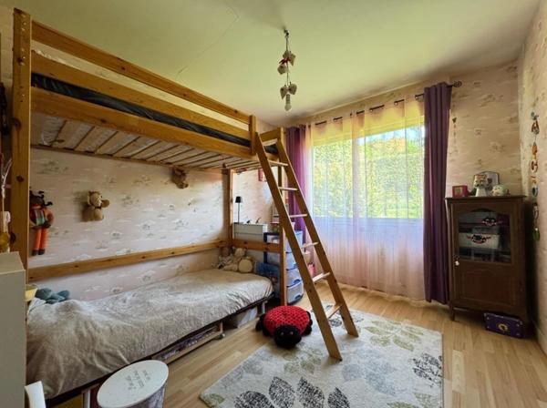 Maison familiale 6 chambres avec potentiel, dans un secteur recherché – Calme, nature, volumes et sous-sol total