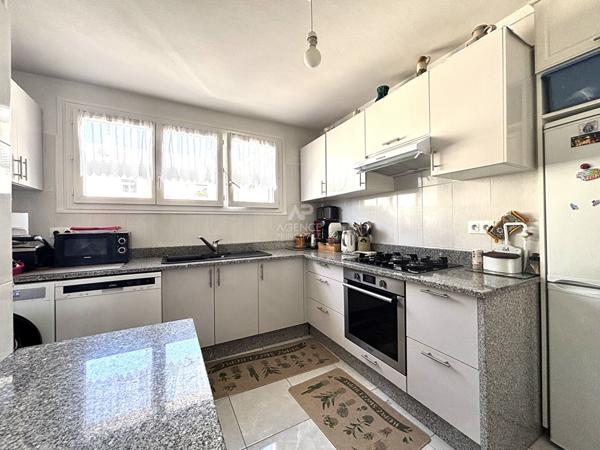 Appartement 4 pièces à vendre à Pontoise - Bords d'Oise 200 000 € ** - Référence 11192