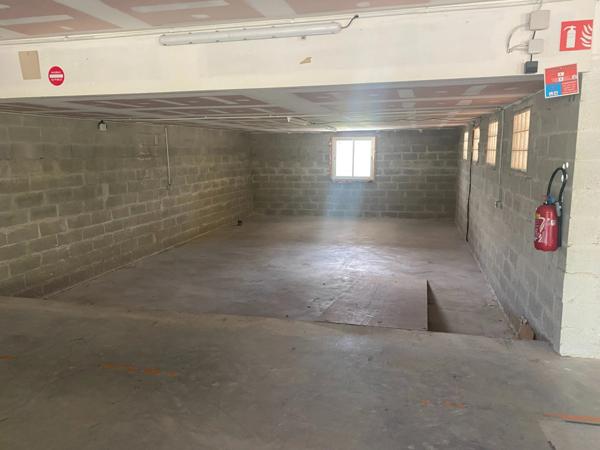 Local d'activité/bureau à louer PONT L'EVEQUE (14)- Superficie de 800 à 1450 m2