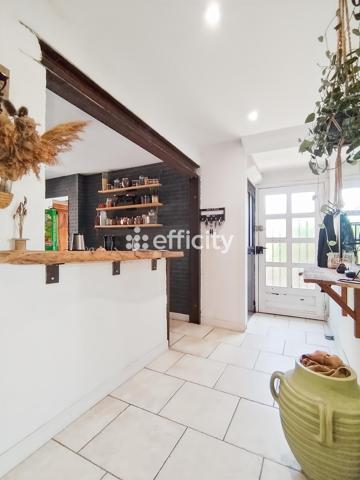Maison
         6 pièces
        - 140 m² Exclusivité 739 000 € *