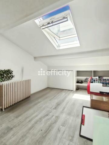 Maison
         6 pièces
        - 140 m² Exclusivité 739 000 € *