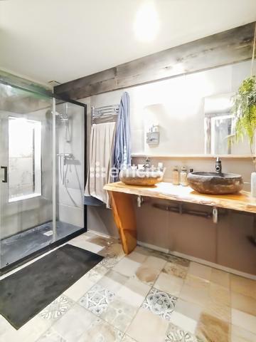 Maison
         6 pièces
        - 140 m² Exclusivité 739 000 € *
