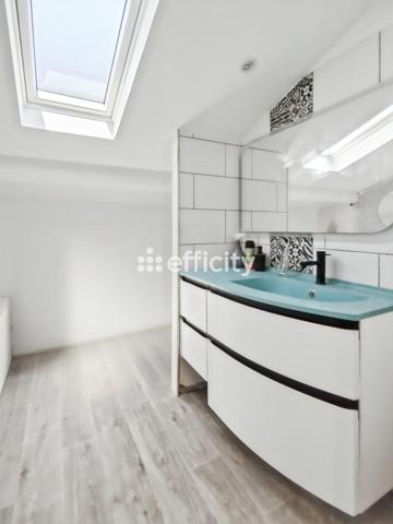 Maison
         6 pièces
        - 140 m² Exclusivité 739 000 € *