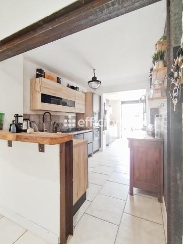 Maison
         6 pièces
        - 140 m² Exclusivité 739 000 € *