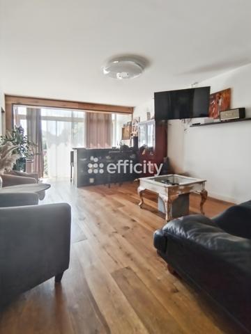 Maison
         6 pièces
        - 140 m² Exclusivité 739 000 € *