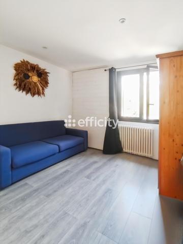Maison
         6 pièces
        - 140 m² Exclusivité 739 000 € *