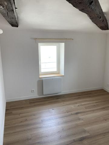 T3 rénové - Centre Marans - 2 chambres - Grande pièce de vie 40 m²