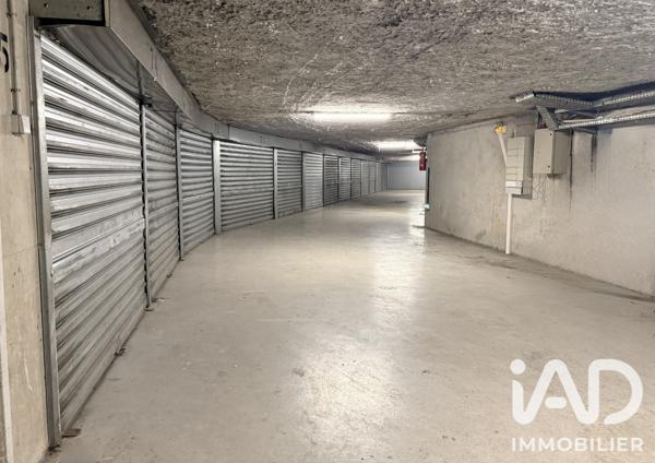 Parking à vendre 28 m² Paris 17