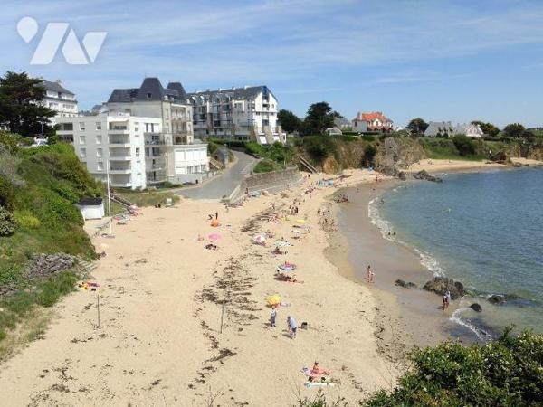 BORD DE PLAGE  - Local commercial avec terrasse situé à proximité immédiate de la mer, 3 pièces...