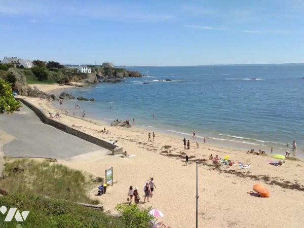 BORD DE PLAGE  - Local commercial avec terrasse situé à proximité immédiate de la mer, 3 pièces...
