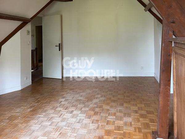 MAISON FAMILIALE SUR SOUS-SOL TOTAL DE 7 PIECES (179.5 m²) À ETIOLLES