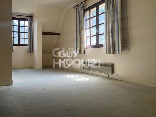 MAISON FAMILIALE SUR SOUS-SOL TOTAL DE 7 PIECES (179.5 m²) À ETIOLLES