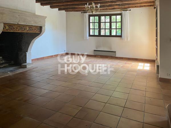 MAISON FAMILIALE SUR SOUS-SOL TOTAL DE 7 PIECES (179.5 m²) À ETIOLLES
