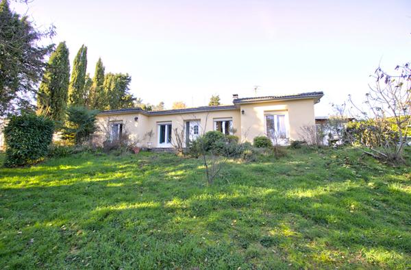 BON ENCONTRE - Maison de plain-pied avec 4 chambres et jardin dominant de 2480m².